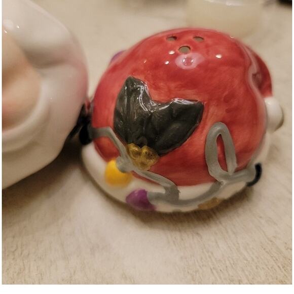 Santa & Hat Salt & Pepper Shakers Kitchenware Christmas Kitchen Decor - Picture 9 of 9